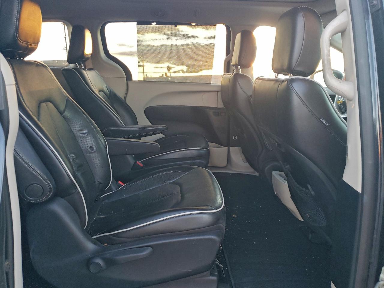 Chrysler Pacifica Hybrid Limited Image 9