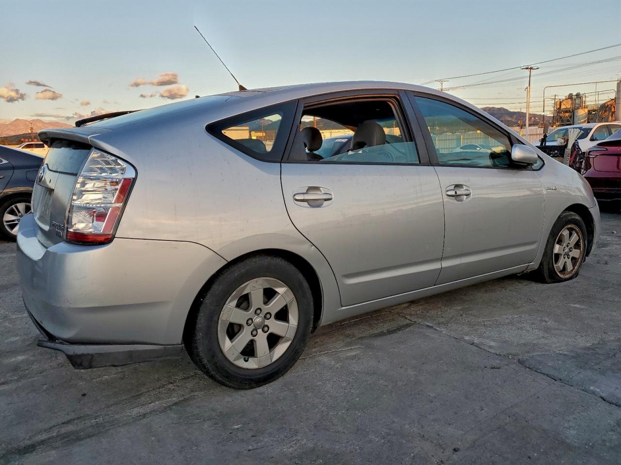 Toyota Prius Image 2