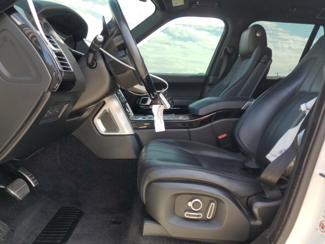 Land Rover Range Rover Supercharged Image 2