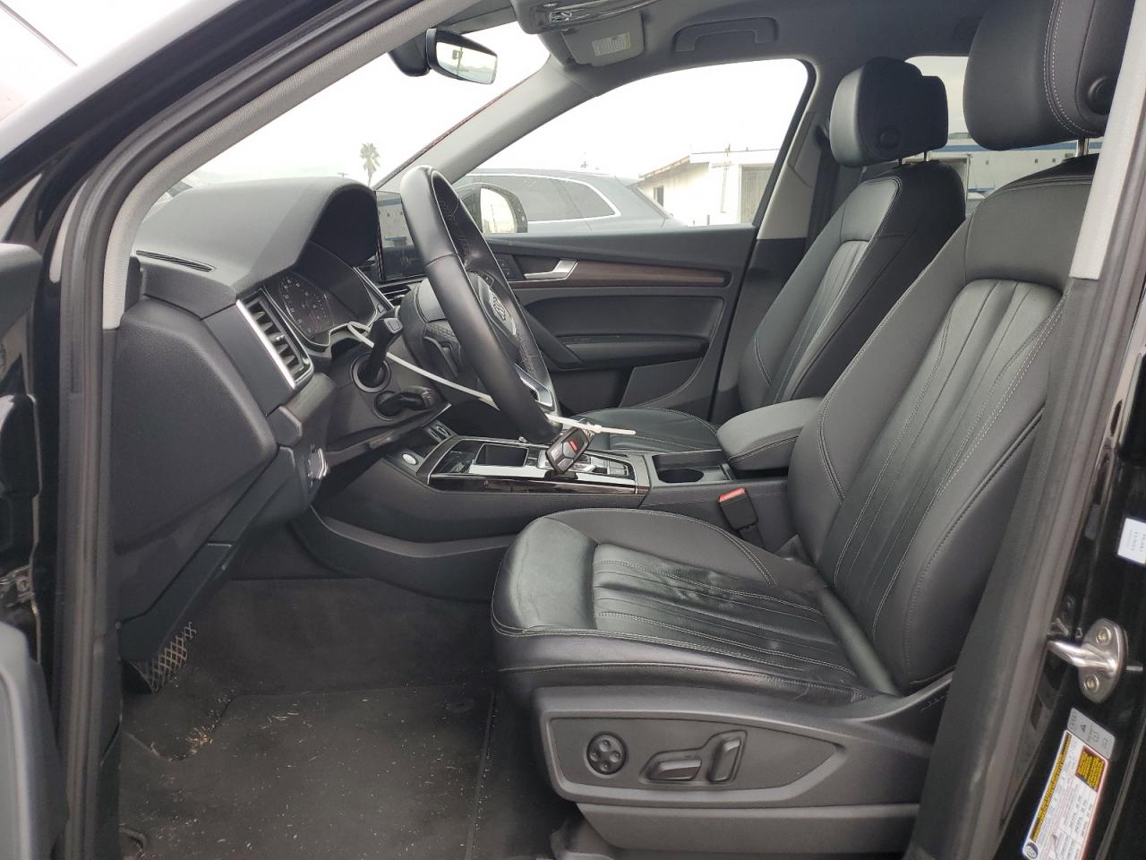 Audi Q5 Premium 45 Image 3