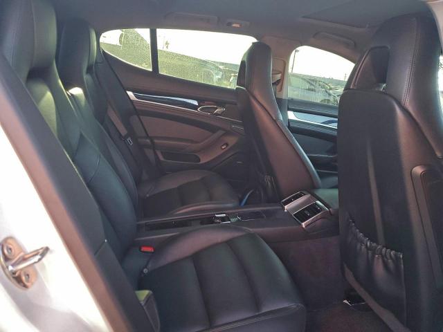 Porsche Panamera 2 Image 9