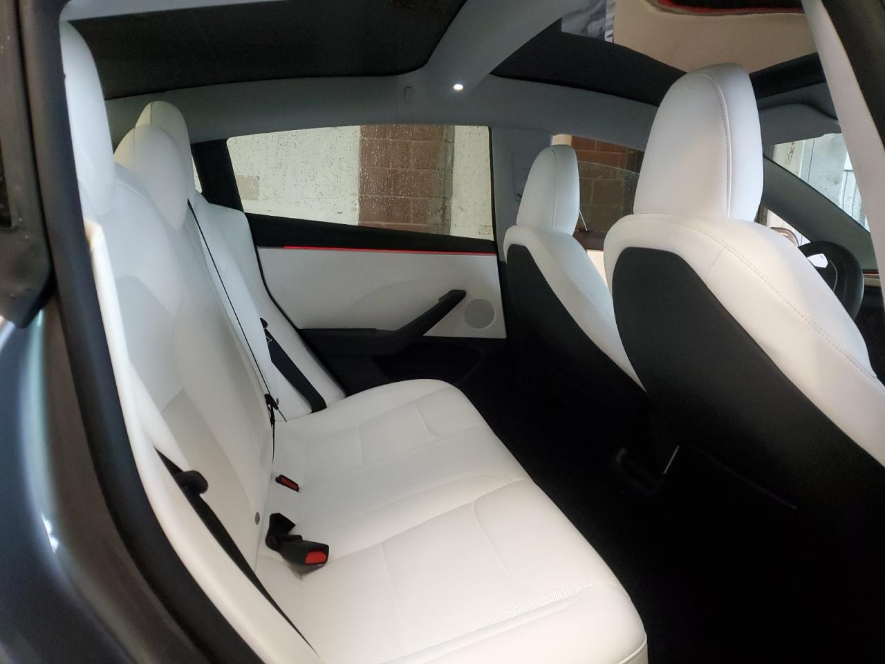 Tesla Model 3 Image 11