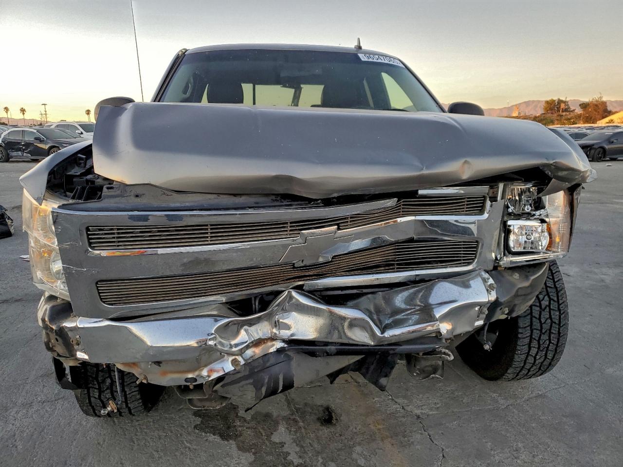 Chevrolet Silverado C1500 Image 2