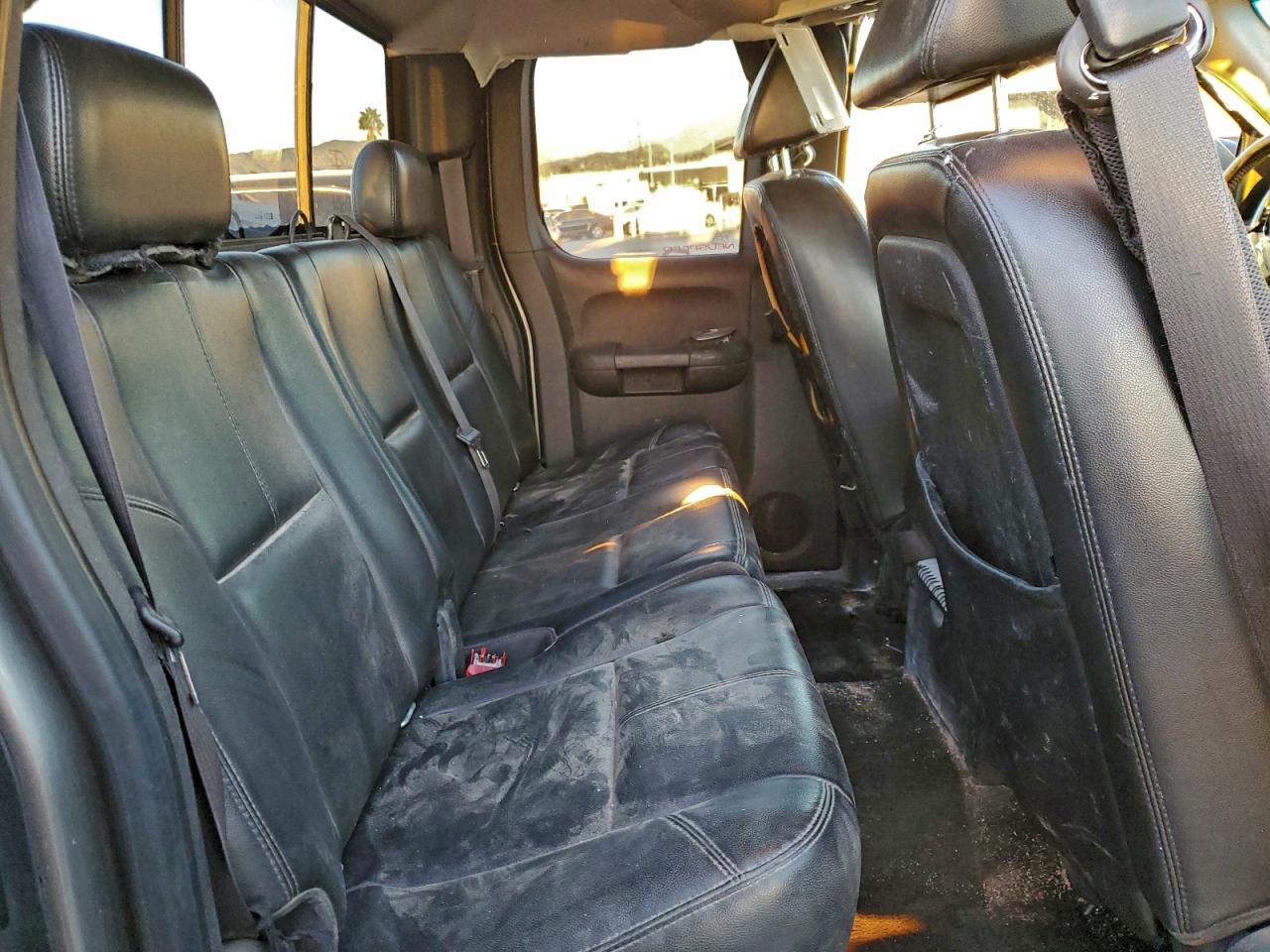 Chevrolet Silverado C1500 Image 8