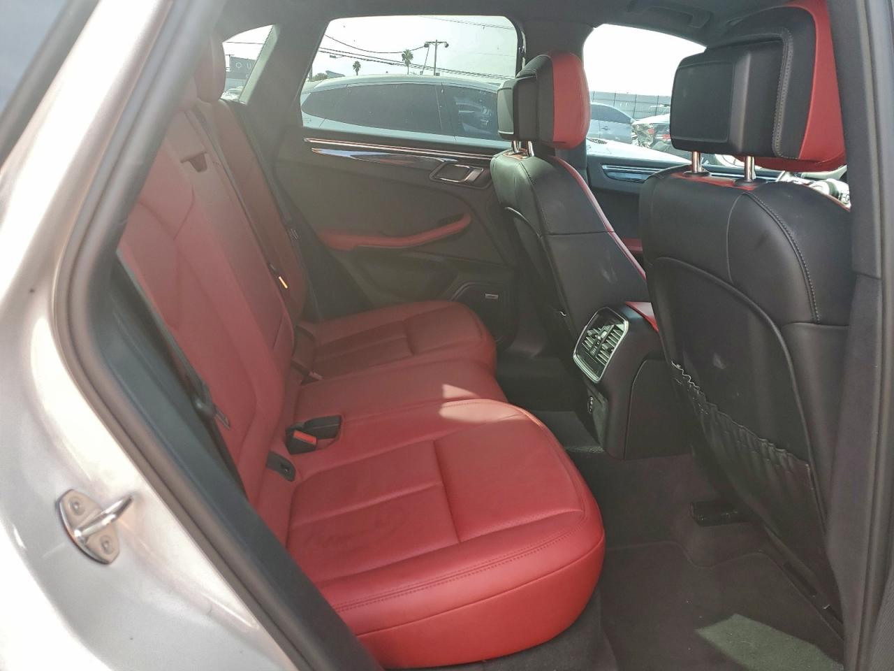 Porsche Macan Image 11