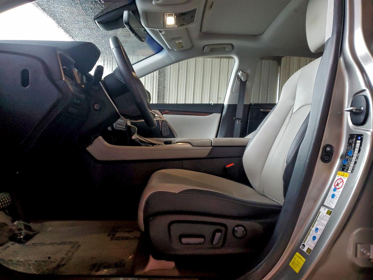 Lexus RX 350 Base Image 3