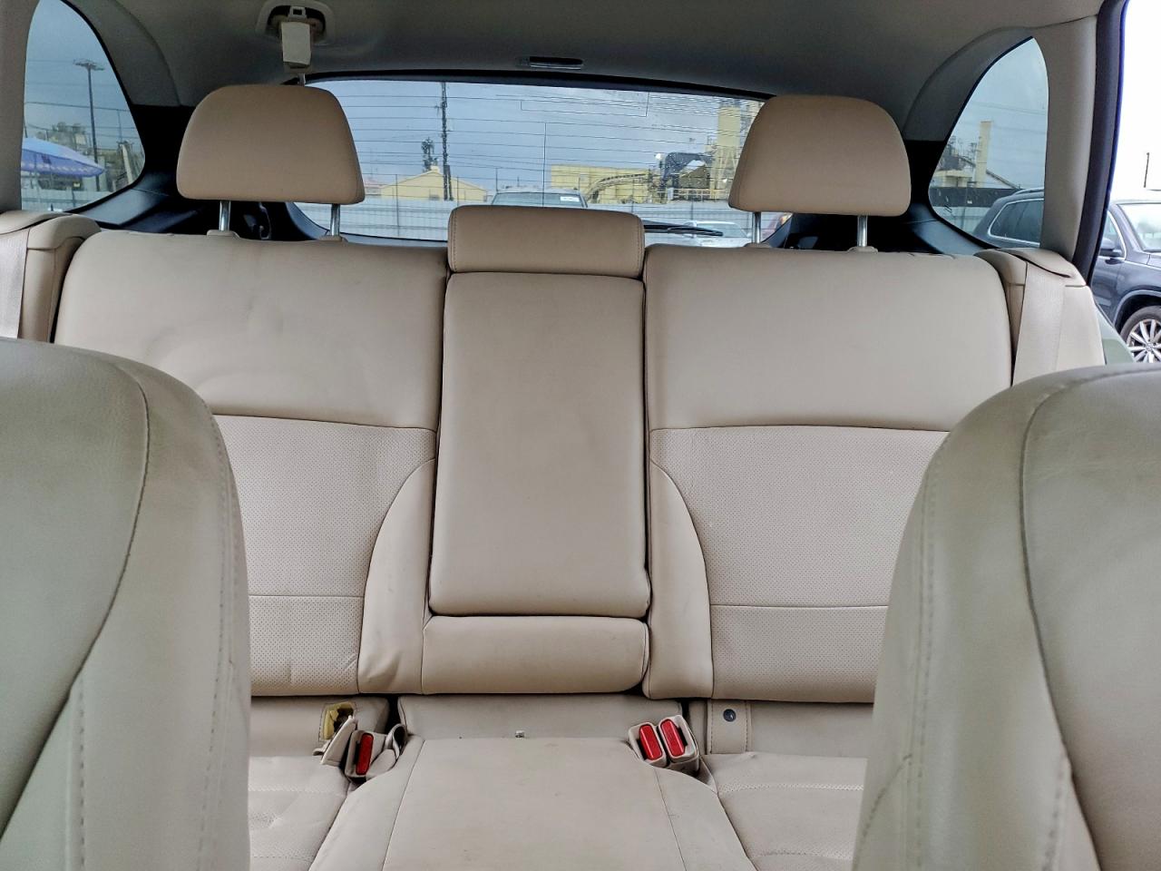 Subaru Outback 2.5i Limited Image 10