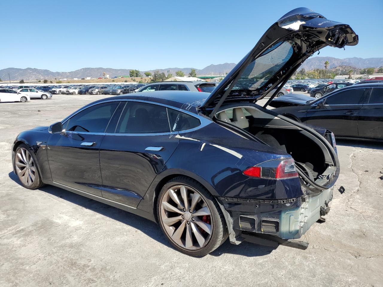 Tesla Model S Image 4