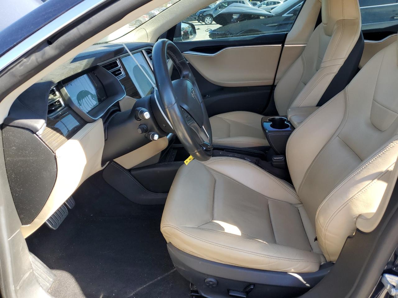 Tesla Model S Image 12