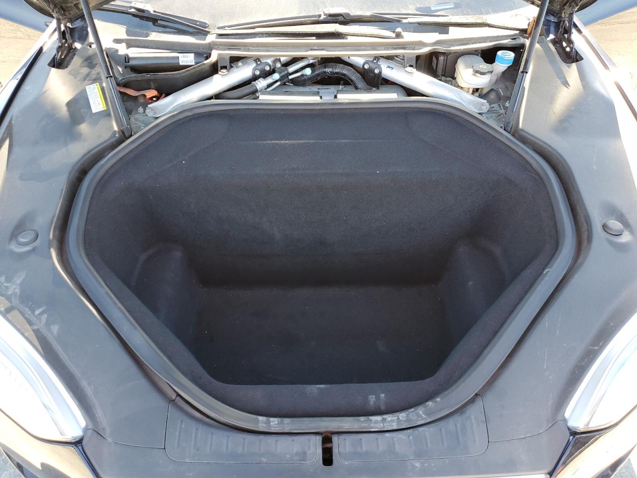 Tesla Model S Image 10