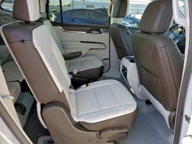 GMC Acadia Denali Image 2