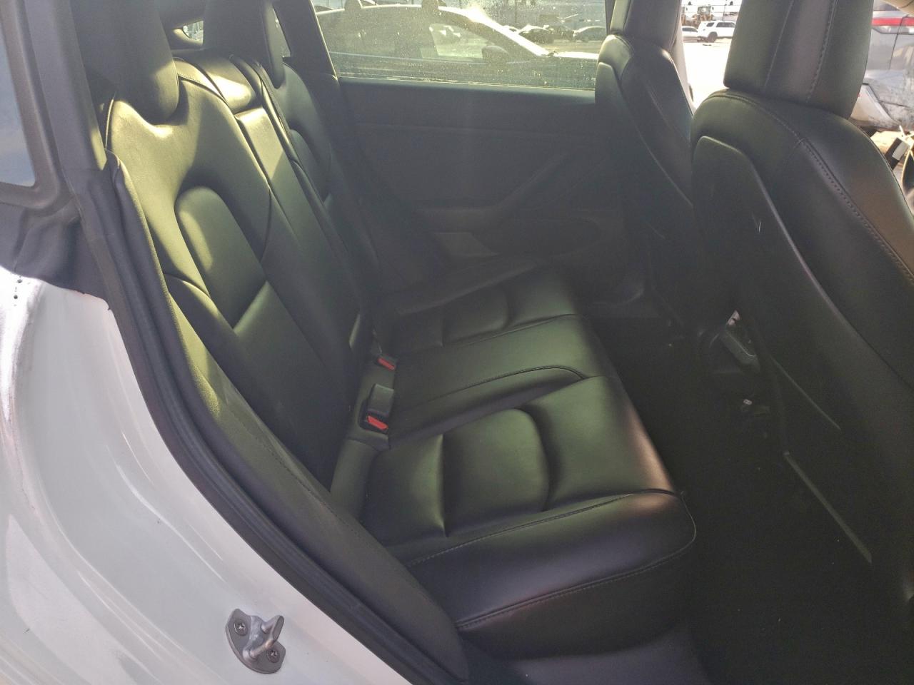 Tesla Model 3 Image 10