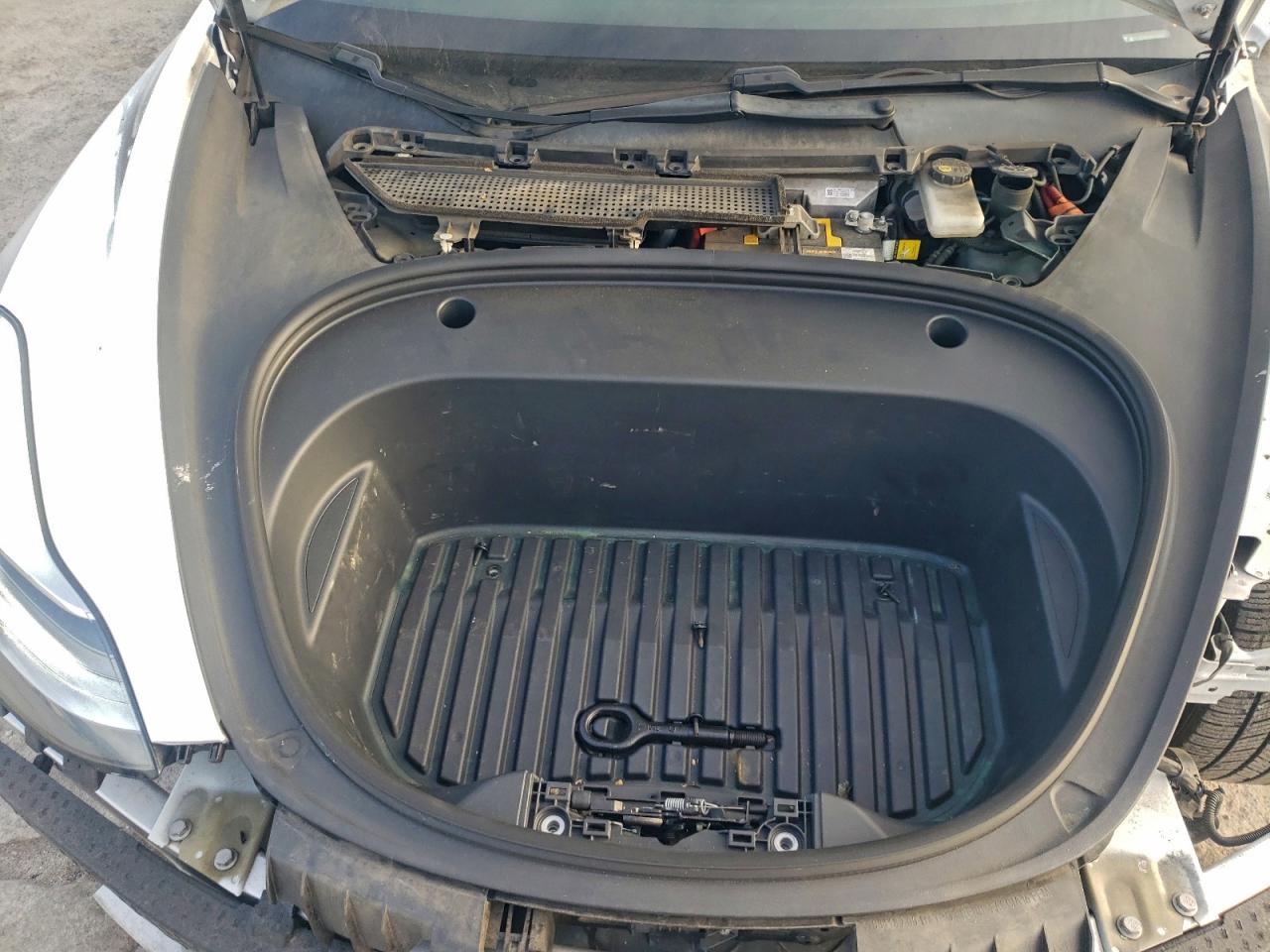 Tesla Model 3 Image 5