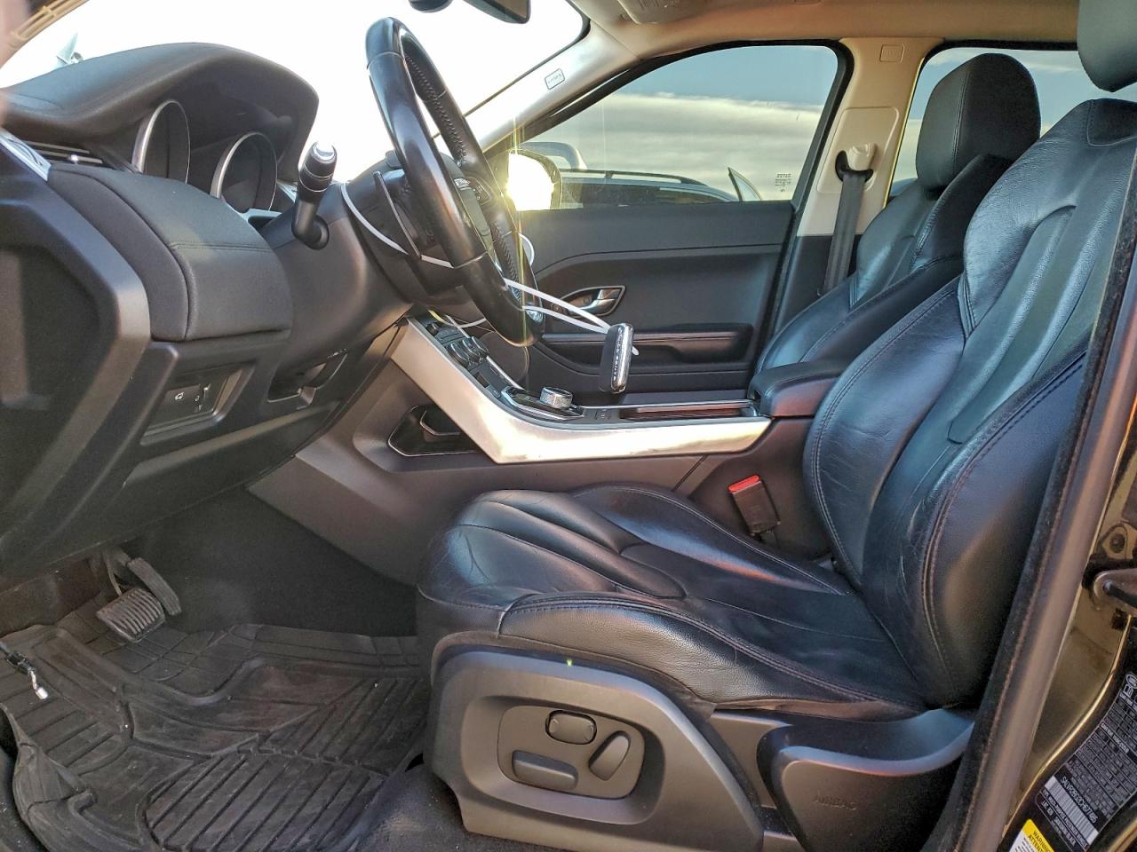 Land Rover Range Rover Pure Premium Image 13