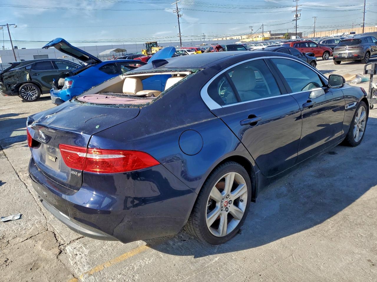 Jaguar XE Prestige Image 12