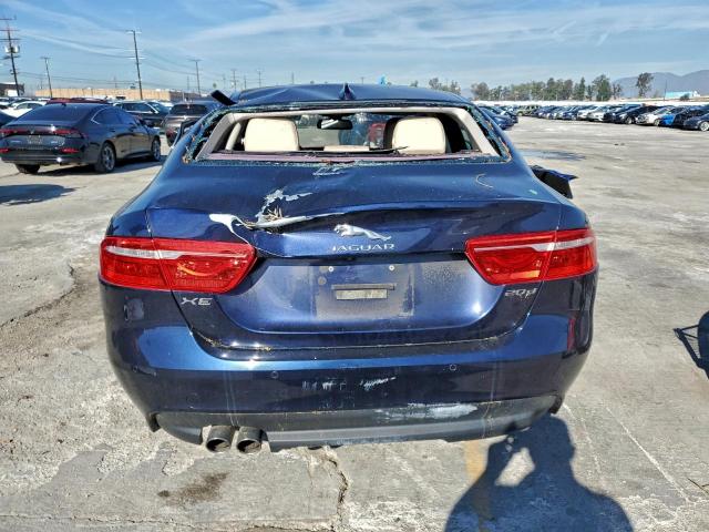 Jaguar XE Prestige Image 4