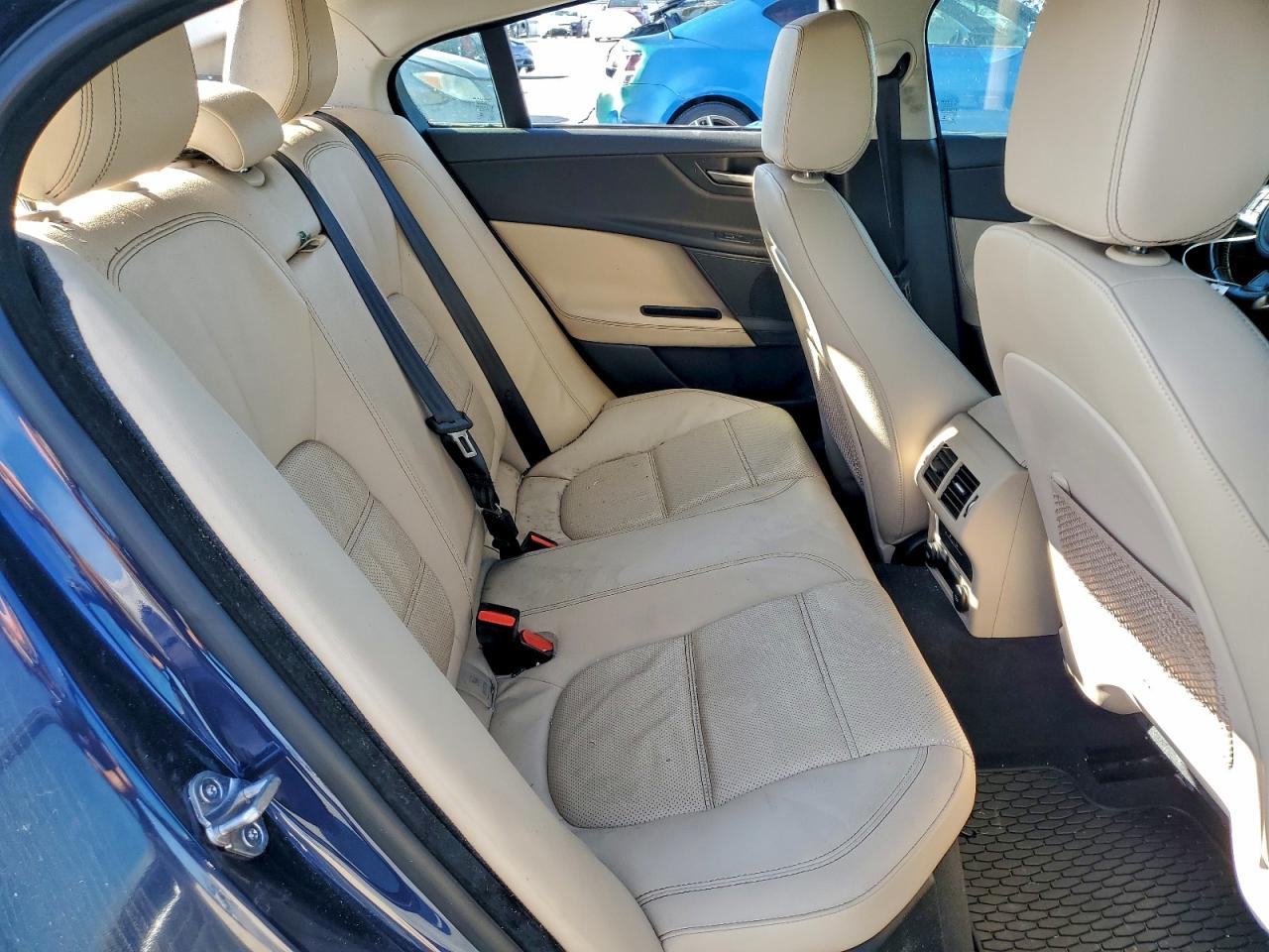 Jaguar XE Prestige Image 6