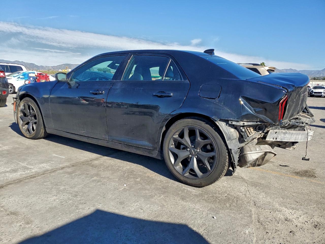 Chrysler 300 S Image 2