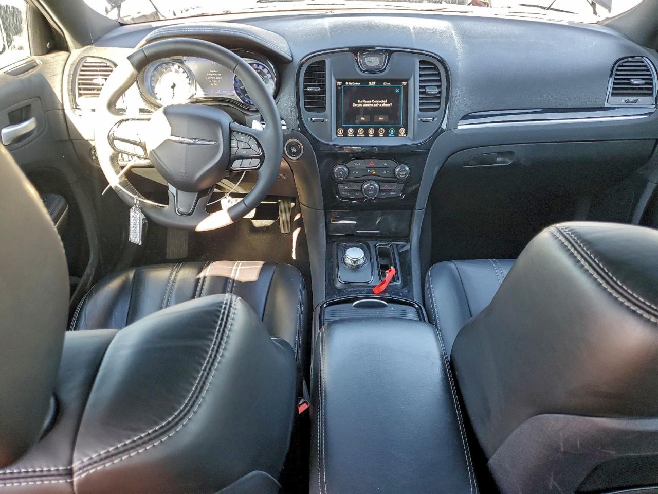 Chrysler 300 S Image 4