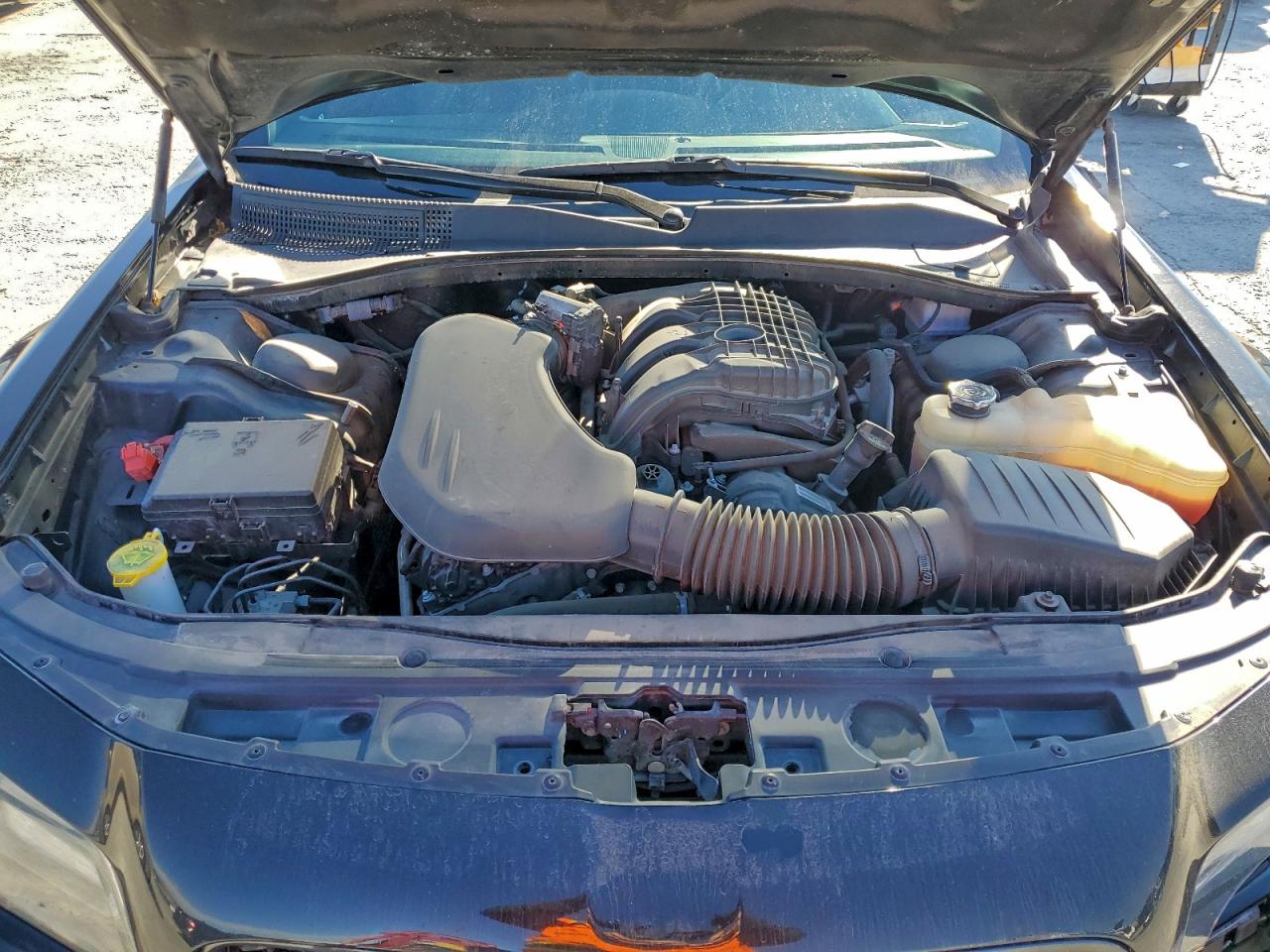 Chrysler 300 S Image 12