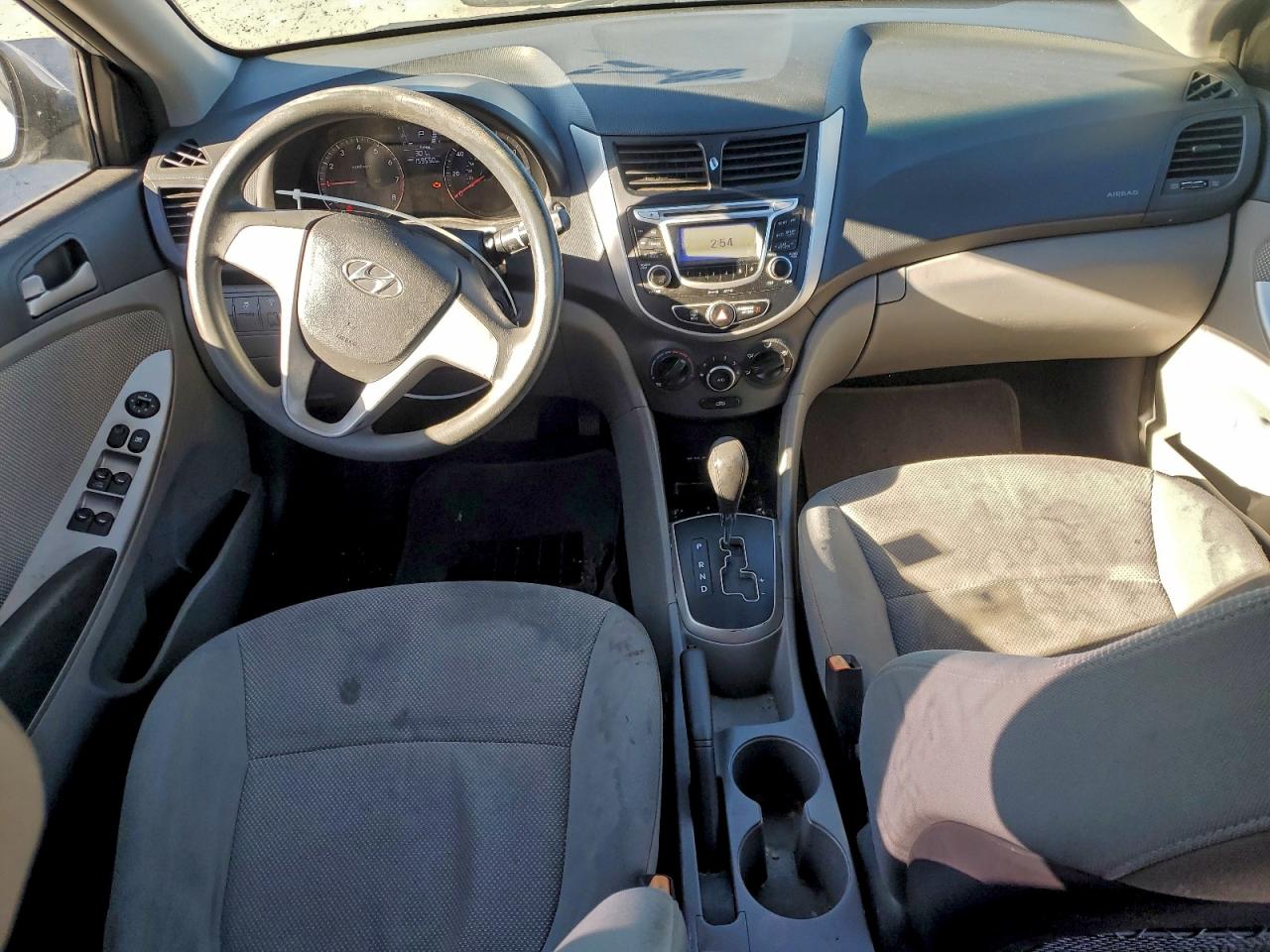 Hyundai ACCENT Gls Image 8